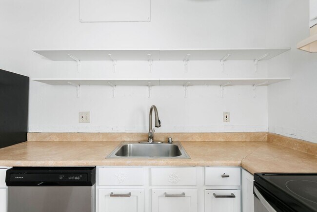 Building Photo - 5236-5240 South Tacoma Way