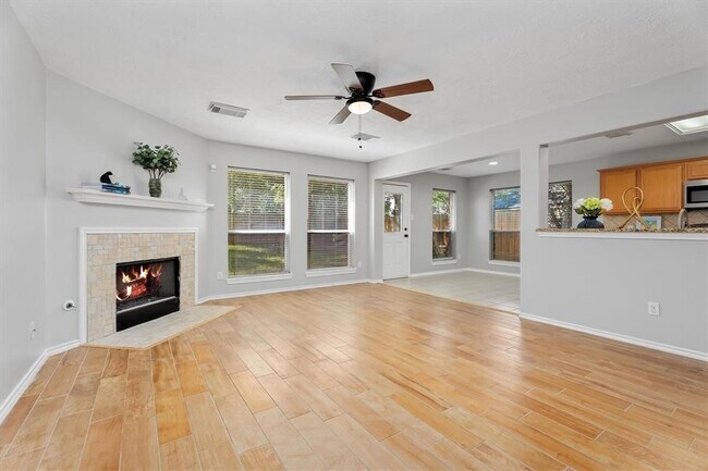 Foto del edificio - 15318 Redbud Berry Way