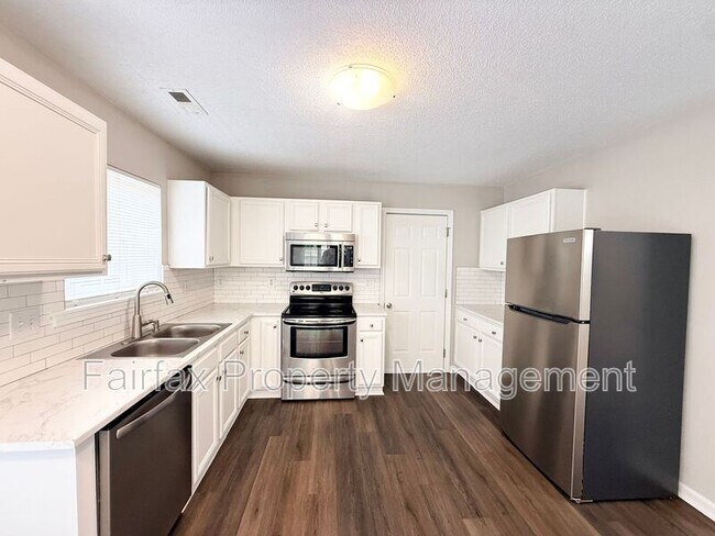 Foto del edificio - 201 Ridge Lake Dr
