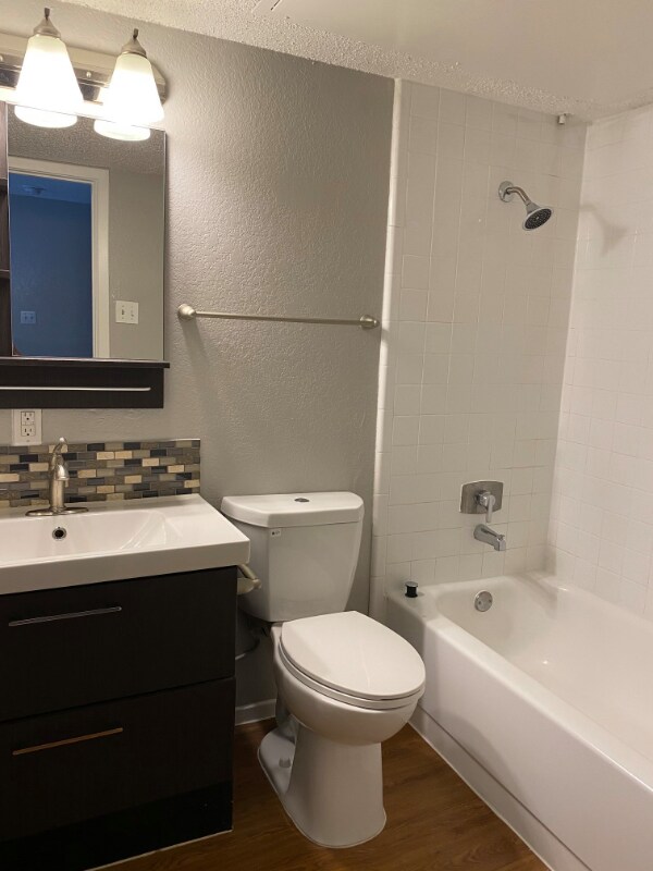 Foto del edificio - 3842 Murray Ct