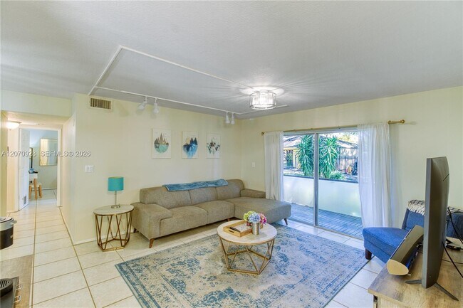 Building Photo - 3095 N Oakland Forest Dr