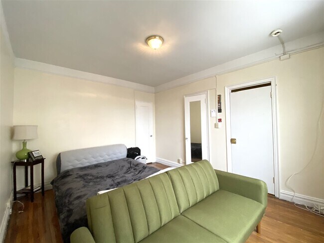 Foto del edificio - 50 Glenwood Ave