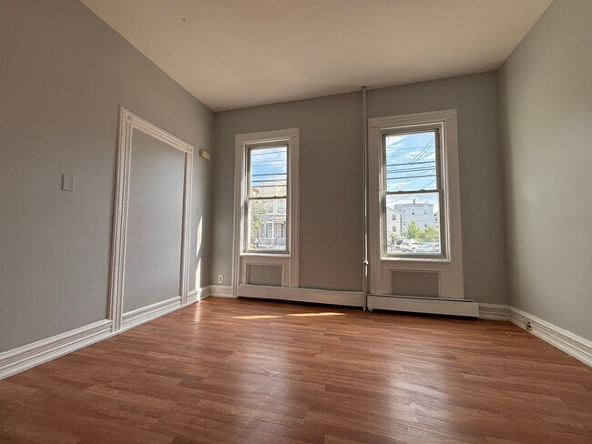 Building Photo - 144 E Jersey St