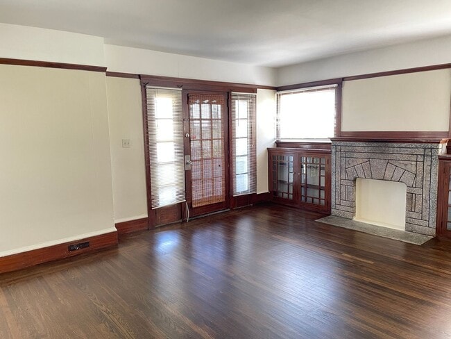 Building Photo - 03575