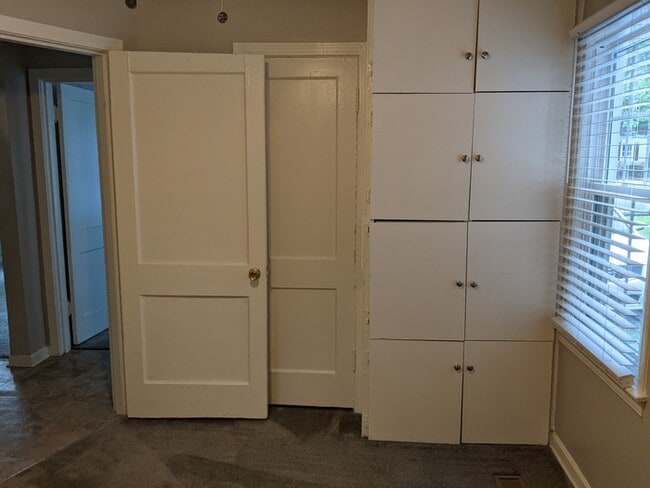 Building Photo - 2Bed 1Bath near Shively