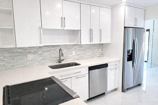Foto del edificio - 9723 N New River Canal Rd
