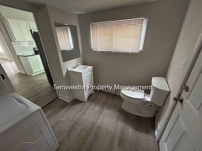Foto del edificio - Freshly Renovated 4 bed 1.5 bath Immediate...