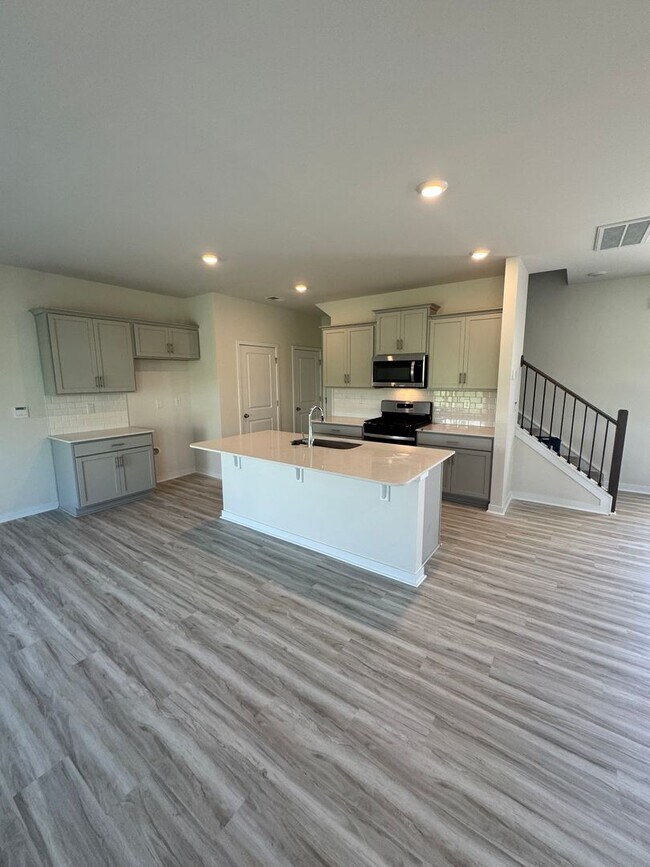 Building Photo - Brand-New 4 Bedroom Home in The Hamptons at Hickory – Modern Living, Pet Friendly