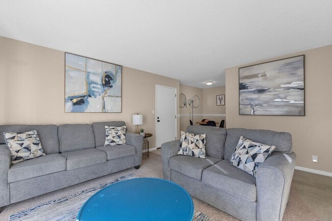 Foto del edificio - Comfortable 1 Bedroom Condo Living at Pembroke Gardens