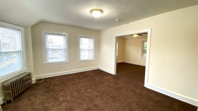 Building Photo - 300 W 31st St