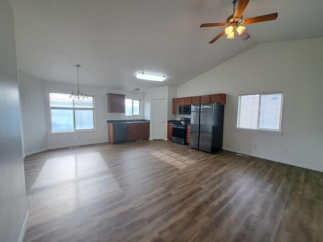 Building Photo - 7398 N Ute Dr