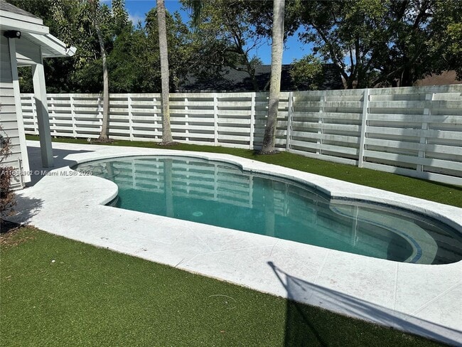Foto del edificio - 14609 SW 143rd Ct