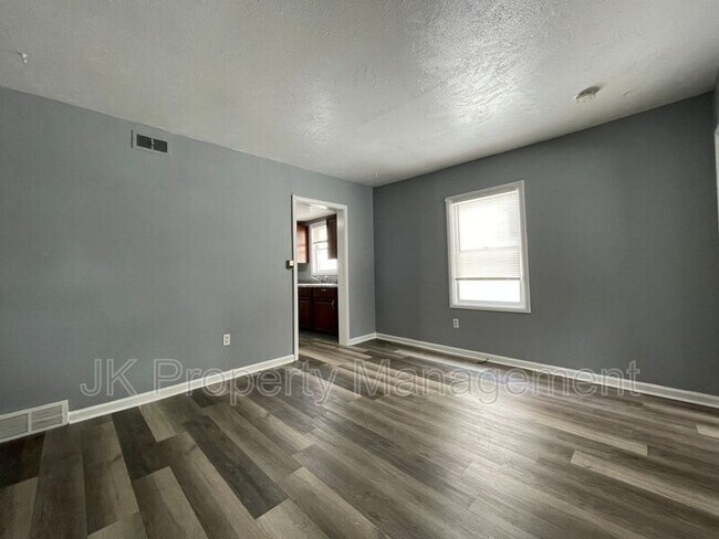 Building Photo - 2215 7th Ave N