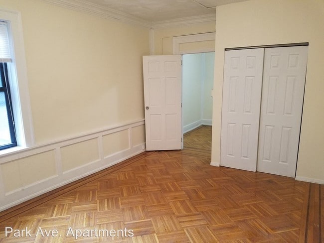 Building Photo - 3 br, 1 bath Apartment - 562 Park Ave.