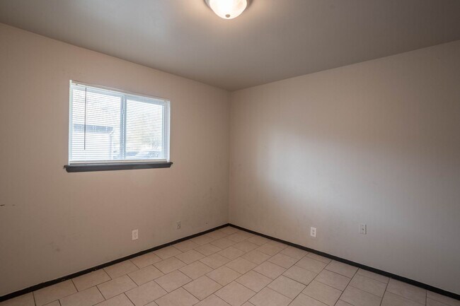 Foto del edificio - 1072 N Irvington Ave