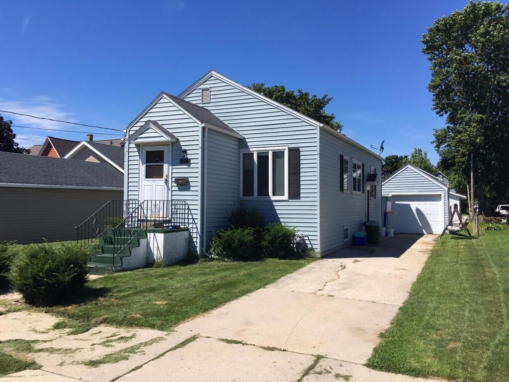 2110 Lincoln St, Two Rivers, WI 54241 House for Rent in Two Rivers, WI