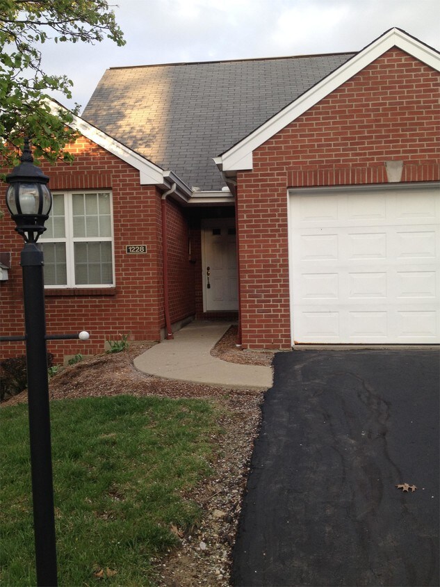 1228 Parkside Ct, Cincinnati, OH 45238 House for Rent in Cincinnati