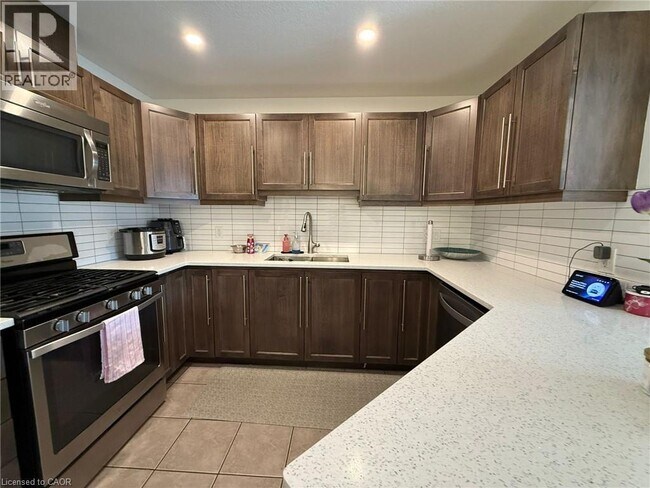 Building Photo - 174 Templewood Dr