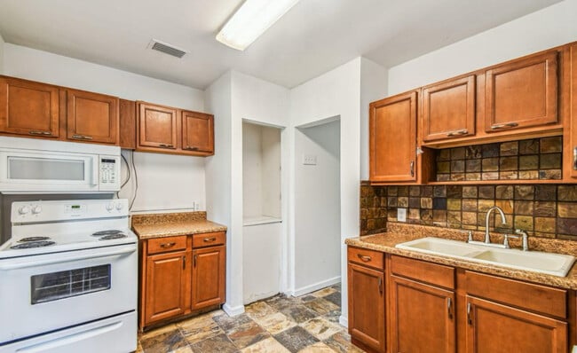 Building Photo - 1176 Dancy St