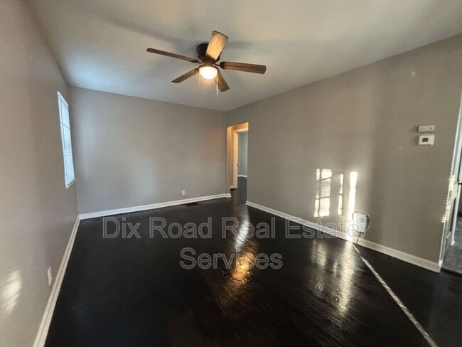 Building Photo - 1445 Southlyn Dr