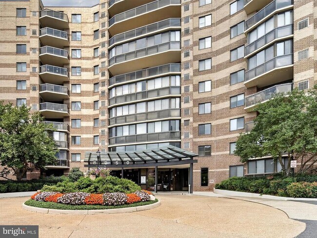 Building Photo - 8350 Greensboro Dr