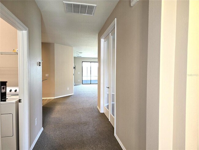 Foto del edificio - 5646 Sunset Falls Dr