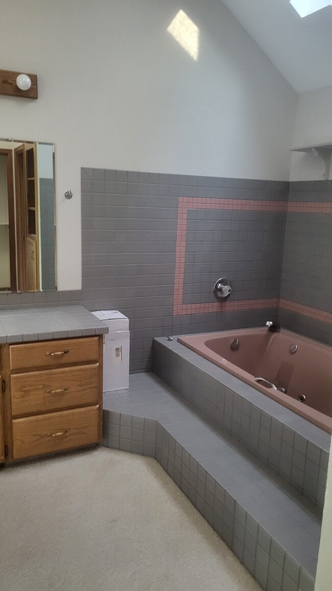 Building Photo - 3827 Nassau Ave NE