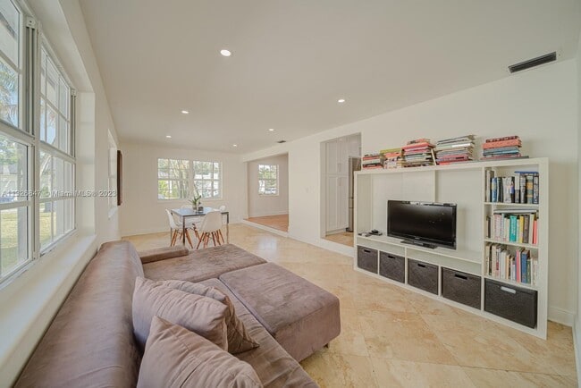 Building Photo - 5740 SW 47th St