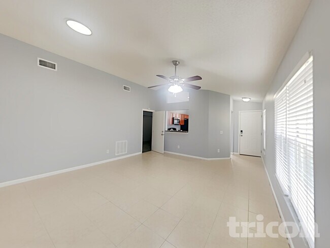 Foto del edificio - 9808 Red Clover Ave