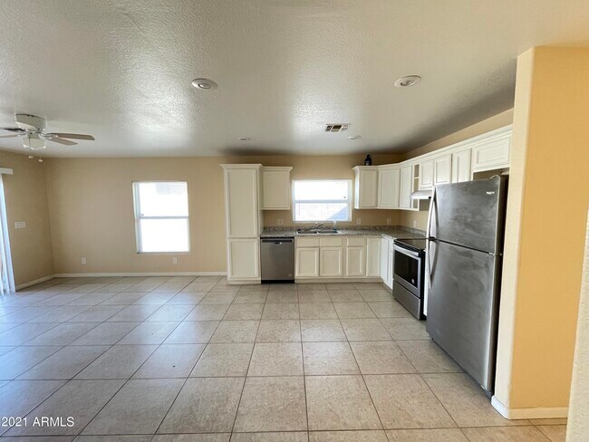 Foto del edificio - 1534 E Pierce St
