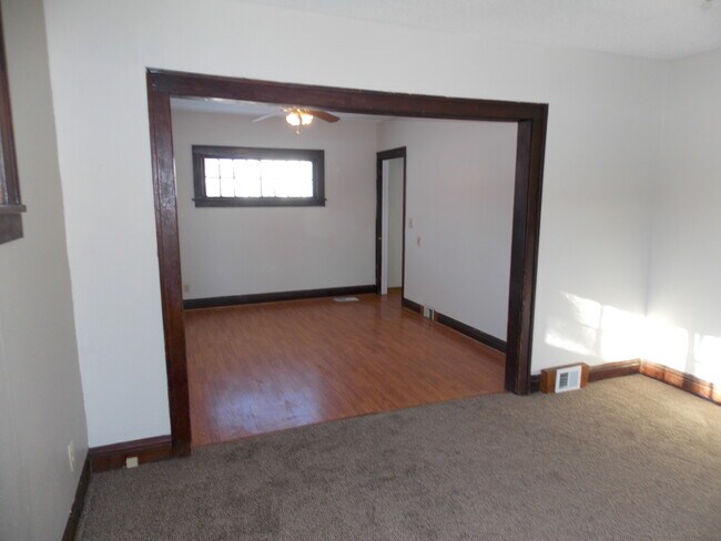 Building Photo - 525 8th Ave N
