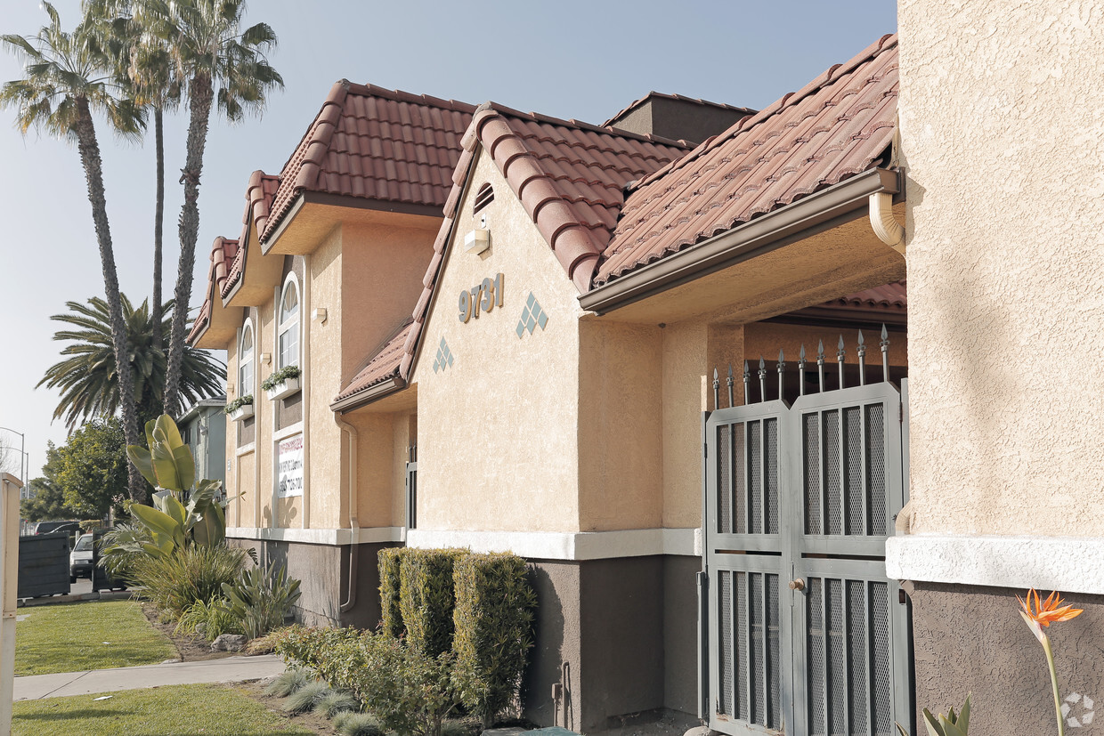 Building Photo - Imperial Apartments