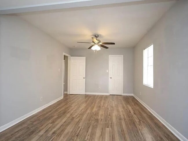 Large primary suite - 4039 Cornell St