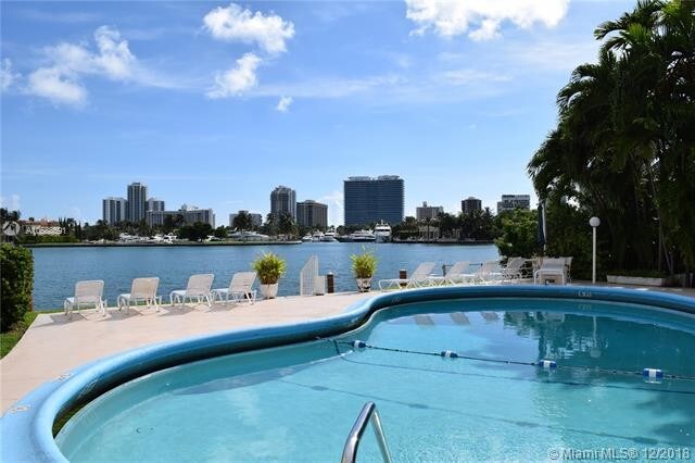 Foto principal - 10281 E Bay Harbor Dr