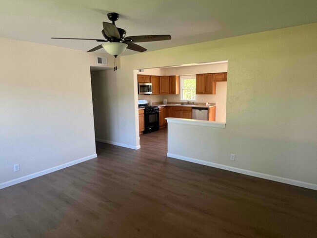 Foto del edificio - 1415 Hackberry Ln