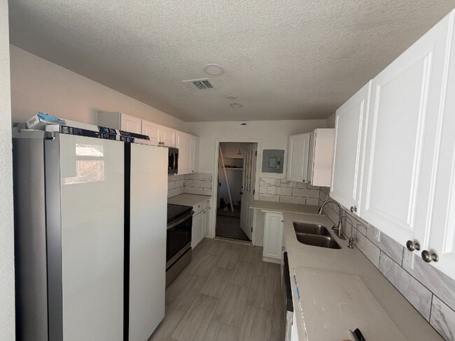 Foto del edificio - 229 E Langley Blvd