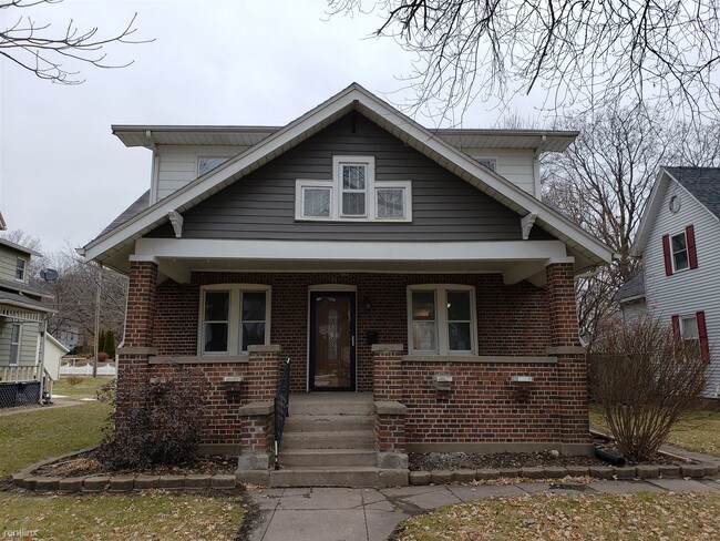 Building Photo - 4 br, 2 bath House - 814 3rd Ave S