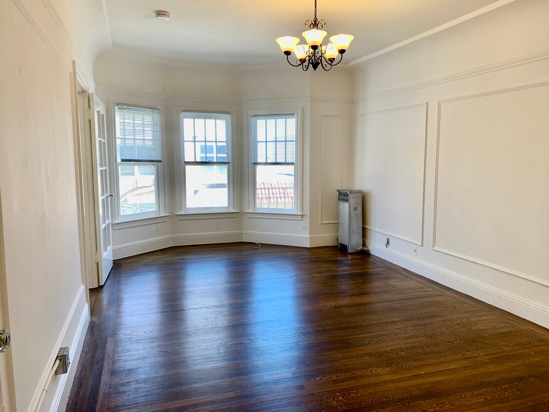 Primary Photo - 1075 Washington St