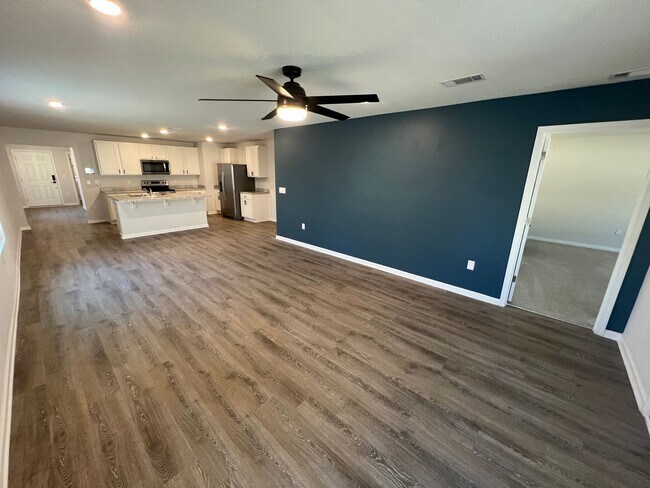 Foto del edificio - Beautiful 3 Bedroom, 2 Bath Pace Home available !!