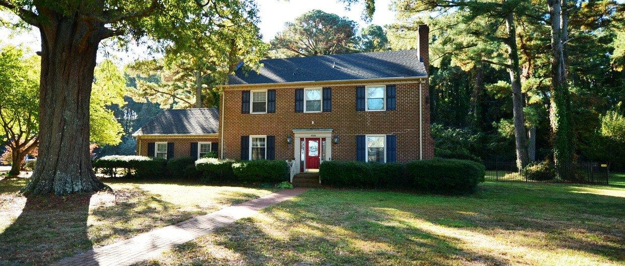 Primary Photo - Water View, private wooded lot on dead end...