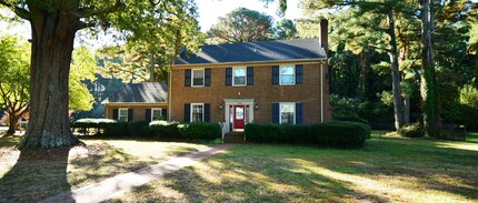 Building Photo - 4730 River Shore Rd