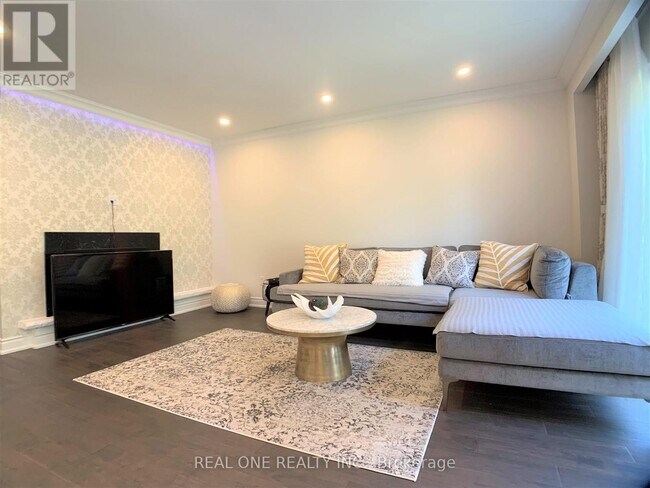 Building Photo - 433 Mullen Dr