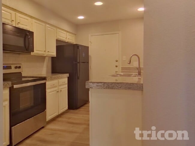 Building Photo - 616 Via Miramonte