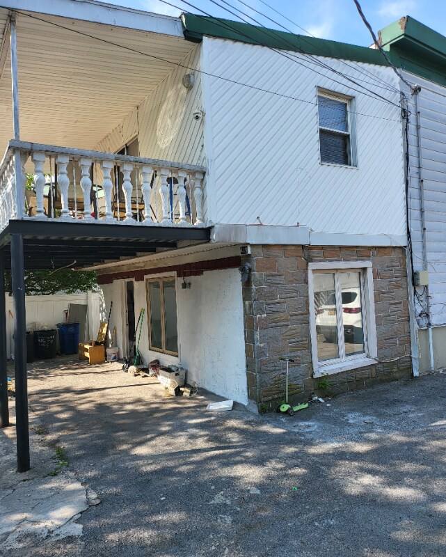Building Photo - 419 Calhoun Ave