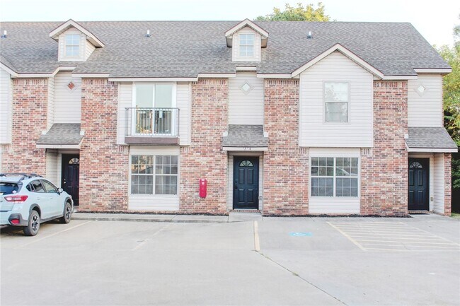 Foto del edificio - 1746 N Chestnut Ave