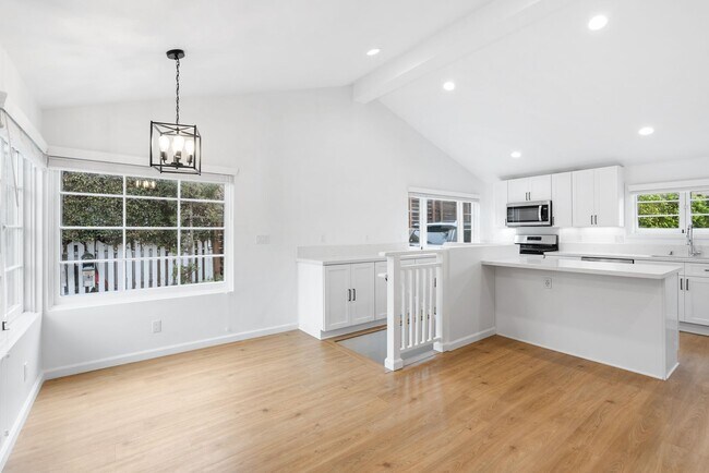 Building Photo - Lombardy Lane Triplex