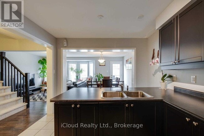 Building Photo - 6 Suitor Ct