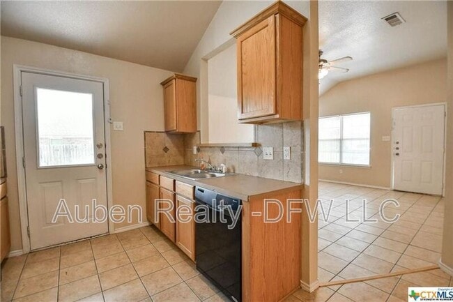 Building Photo - 1102 Leah Dr