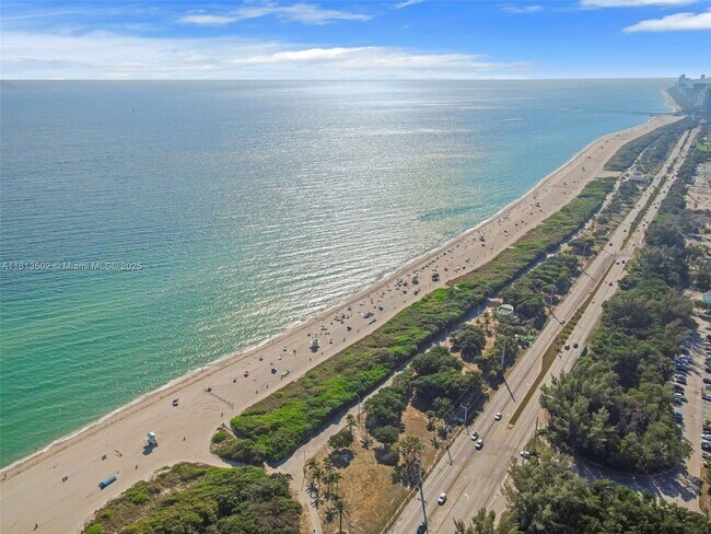 Foto del edificio - 100 Bayview Dr