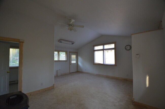 Building Photo - 781 High Point Dr.